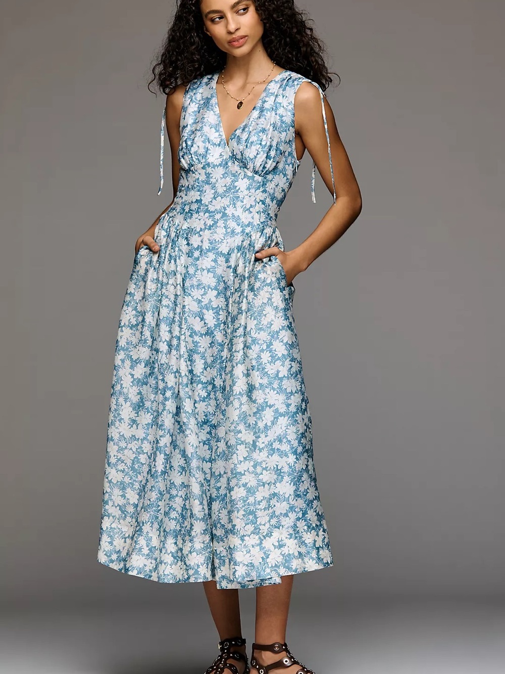ASTR The Label Emmery V-Neck Midi Dress - NWT!